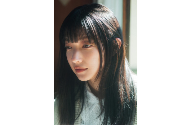 大園玲：撮影／ 細居幸次郎、スタイリング／優哉、ヘアメイク／田村直子、デザイン／松本麻実（GROSVENOR design.）