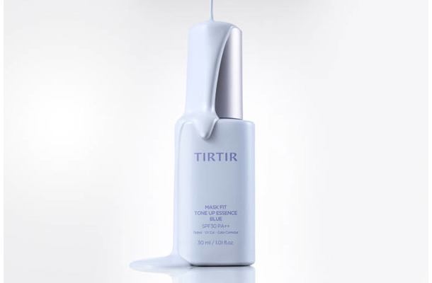 TIRTIR、ブルートーンで透明感を引き出す「トーンアップエッセンス」新色登場