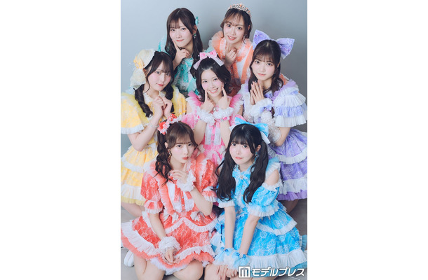 モデルプレスのインタビューに応じたfav me（上段）丸山蘭奈、川岸瑠那（中段左から）瀬乃まりん、中本こまり、阿部かれん（下段）澪川舞香、小野寺梓（C）モデルプレス