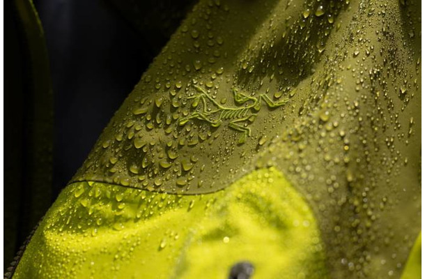 フェスも街も制するテックウエア2026｜進化する機能素材ブランド