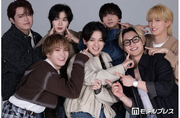 モデルプレスらのインタビューに応じたTravis Japan（上段左から）吉澤閑也、七五三掛龍也、中村海人、川島如恵留（下段左から）松倉海斗、宮近海斗、松田元太（C）モデルプレス