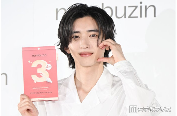 ライブではファンに肌の毛穴まで見られている道枝駿佑（C）モデルプレス