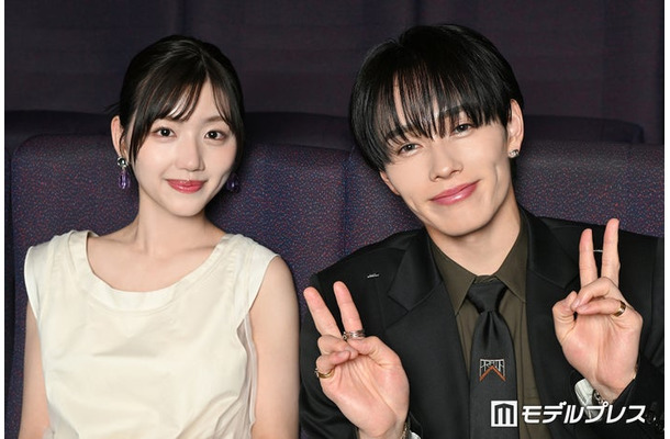 インタビューに応じた佐々木美玲、森次政裕(C)モデルプレス