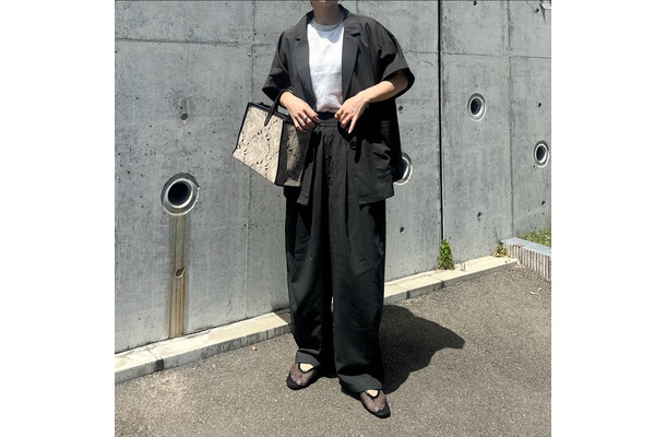 こなれ感たっぷり。夏の【黒セットアップ】で作るハンサムスタイル【40代の毎日コーデ】