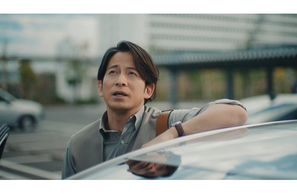 岡田准一／朝マック「朝こそ自分を甘やかすのだ／ドライブスルー」篇より（提供写真）