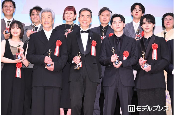 「第35回日本映画批評家大賞」受賞者/(前列左から)岸井ゆきの、田中泯、長塚京三、吉沢亮、横浜流星(C)モデルプレス