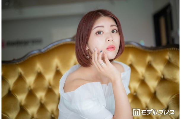 モデルプレスのインタビューに応じたしろ(C)モデルプレス