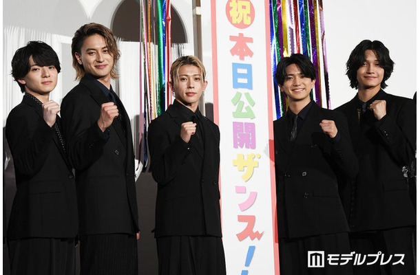 映画公開に喜びを語った（左から）西村拓哉、Aぇ! group（小島健、末澤誠也、正門良規、佐野晶哉）（C）モデルプレス