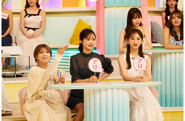 (左から)スタジオ驚きの恋愛エピソードを明かした矢口真里、恋愛経験豊富な女子・きほ、きこ(提供写真)