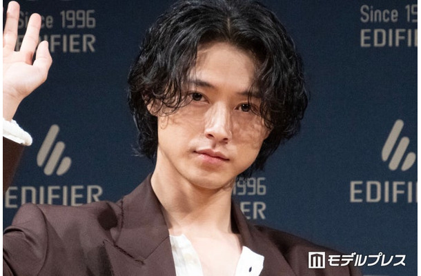 「EDIFIER」新CM発表会に登壇した山崎賢人(C)モデルプレス