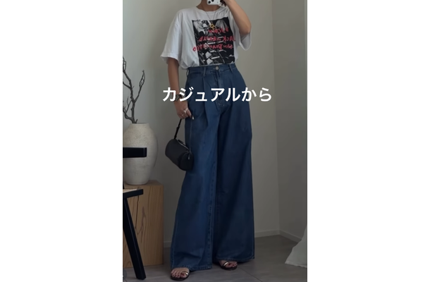 今、履くだけでオシャレ見えするワイドデニム。美しいシルエットは白Ｔ合わせでこなれ感アップ【40代の毎日コーデ】