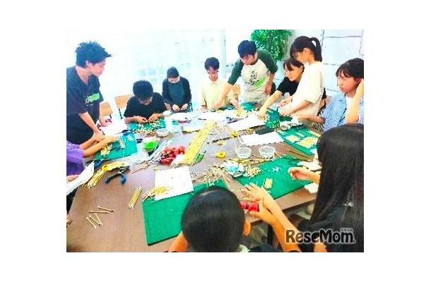 2025年度 夏休み科学教室での実験のようす