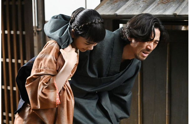見上愛、本田大輔「風、薫る」第71話(C)NHK