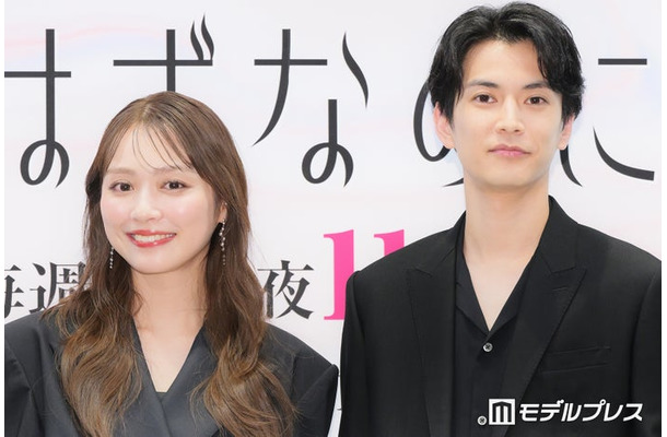 「夫を殺したはずなのに」記者会見に登場した内田理央、渡邊圭祐(C)モデルプレス
