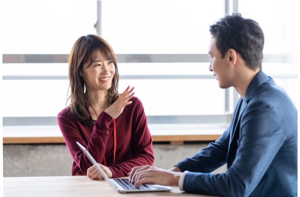 気づけば恋愛圏外? 男が「育ちが悪そう」とジャッジする40代女性の3大NGワード