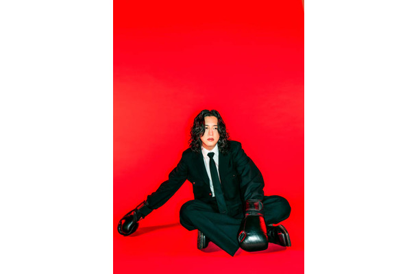 キタニタツヤ、12月よりONEMAM ARENA TOUR「“DEKAI / PURE”」開催決定|夏フェス出演も控える