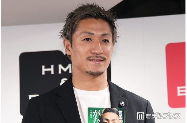 「がむしゃら なぜ俺は、こんなに走るのか——。」お渡し会&W杯報告会に出席した前田大然選手(C)モデルプレス