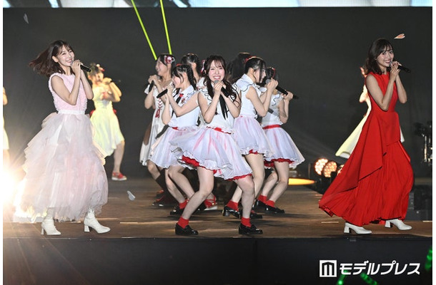 NGT48、柏木由紀、北原里英（C）モデルプレス
