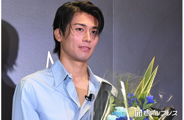 バースデーサプライズに驚く中村敬斗選手(C)モデルプレス