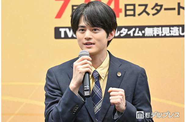 「リーガルビート -逆転の法廷-」記者会見に出席した鈴鹿央士(C)モデルプレス