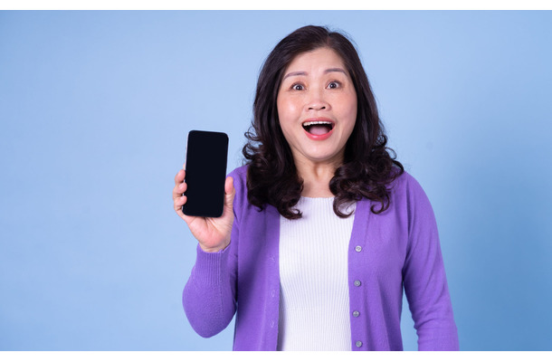 「おばさん」を通り越して「痛々しい」!? 若い世代から「残念」と思われる40代女性の振る舞い