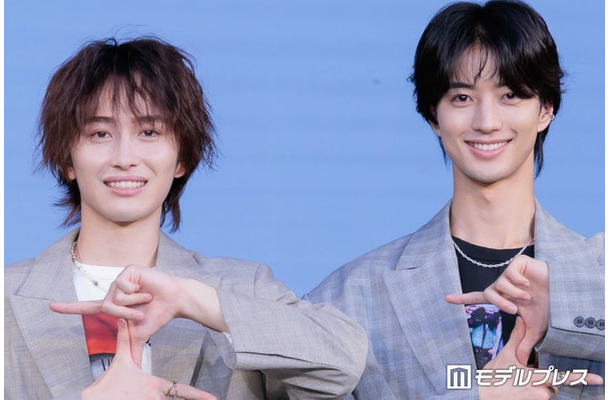 「第39回ジュノン・スーパーボーイ・コンテスト BEST30お披露目記者会見」に出席したEVE×JUN(C)モデルプレス