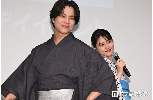 浴衣姿で登壇した重岡大毅、原菜乃華（C）モデルプレス