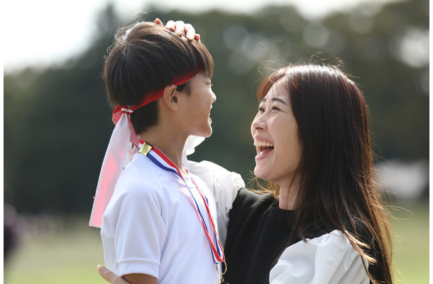 「褒められるのが嫌」と反発を生まない!子どもの成長につながる「褒め方」、たった一つのコツとは【菊池省三先生インタビュー】