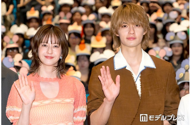 松本若菜、佐野勇斗(C)モデルプレス