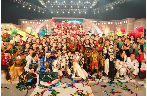 SixTONESら「ボーダーレスLIVE」の様子(C)日本テレビ