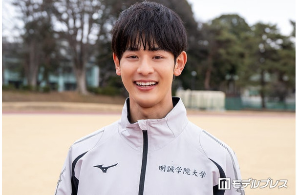 インタビューに応じた小林虎之介(C)モデルプレス