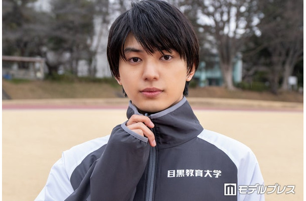 インタビューに応じた荒木飛羽(C)モデルプレス