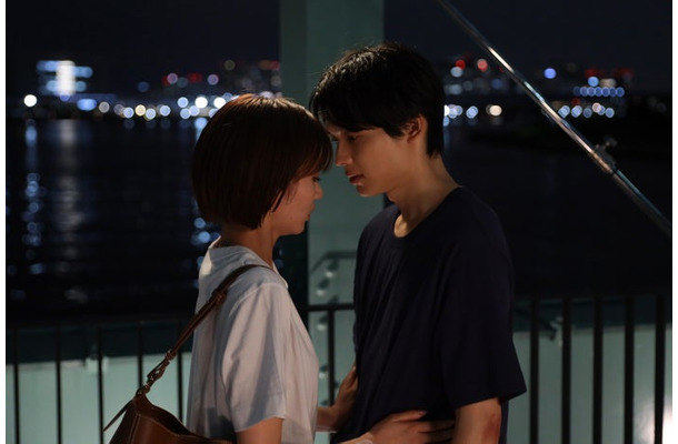 岡崎紗絵、松村北斗「告白－25年目の秘密－」第8話（C）日本テレビ