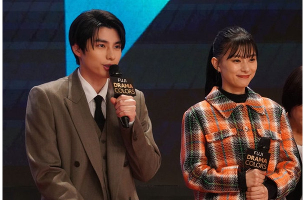 本田響矢、芳根京子(C)フジテレビ