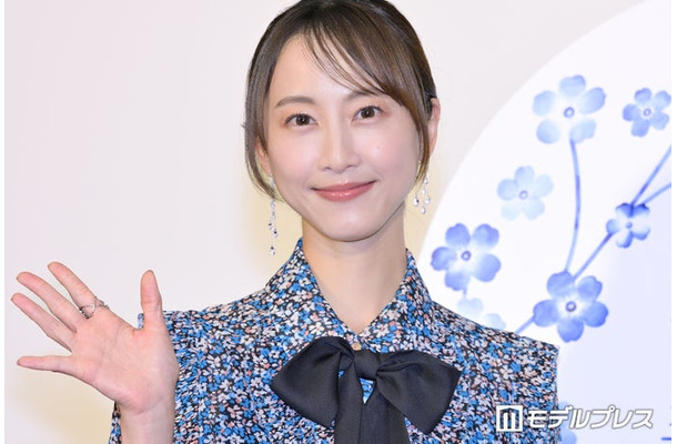 「青の花 器の森」取材会に出席した松井玲奈(C)モデルプレス