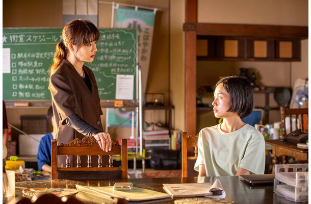 石原さとみ、河合優実(C)フジテレビ