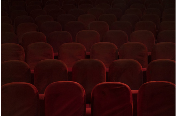 映画館※イメージ 写真:Bram Janssen/AP/アフロ