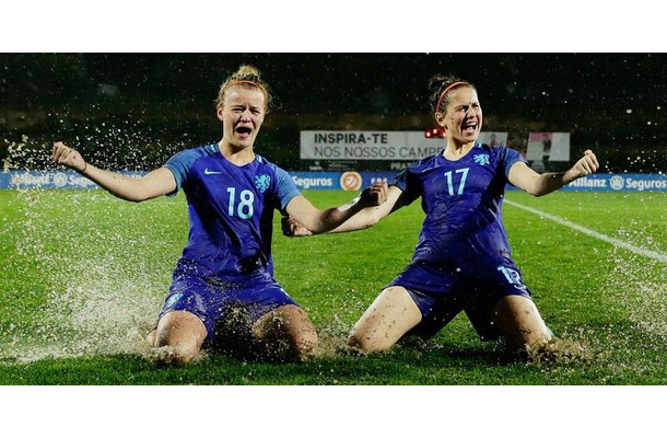 オランダ女子代表、アルガルヴェ杯で優勝！ずぶ濡れセレブレーションが話題に
