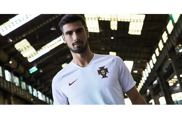 ポルトガル代表、「クロス」を散りばめたW杯アウェイユニフォームを発表！