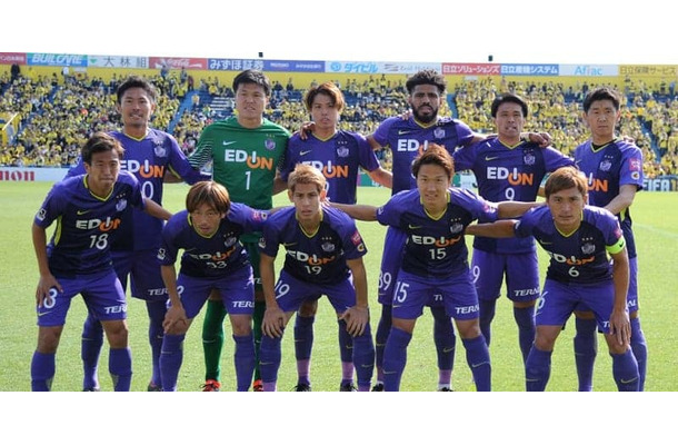 J1首位の広島、試合後のロッカールームはこんな感じ！城福監督がやっぱり熱い