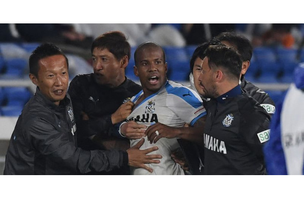 横浜戦で大暴走の磐田DFギレルメ、処分が決定