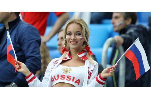 W杯ロシア戦の超セクシーファン、ガチなポルノ女優だった！名前も明らかに