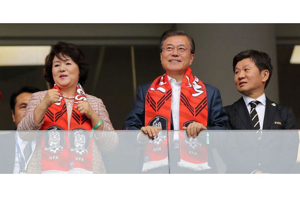 韓国大統領「北朝鮮とのW杯共同開催が現実化」宣言！FIFA会長と歓談