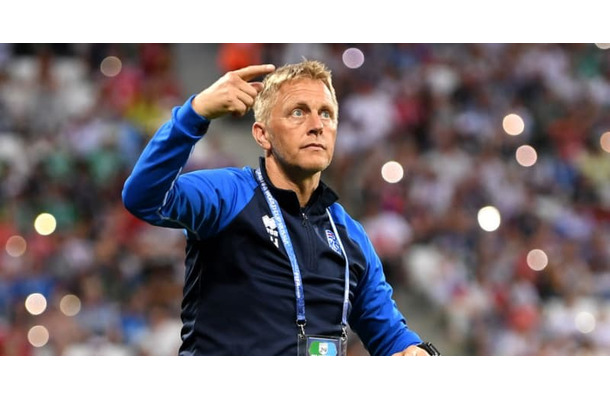 W杯のアイスランド代表監督、退任して歯科医に転向！？