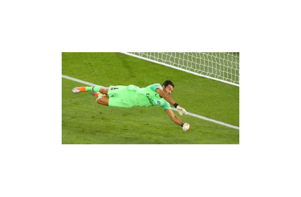 40歳GKブッフォンがやった！PSG選手を救ったスーパーセーブを見よ
