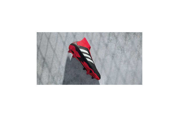 adidasが新作スパイク「チームモードパック」を発表！プレデターは黒×白×赤に