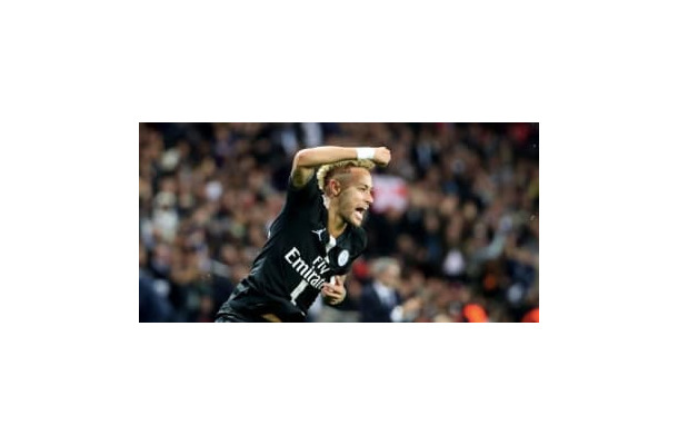 「超FK」2発、ネイマールのハットトリックを見よ！9年ぶりの快挙だ