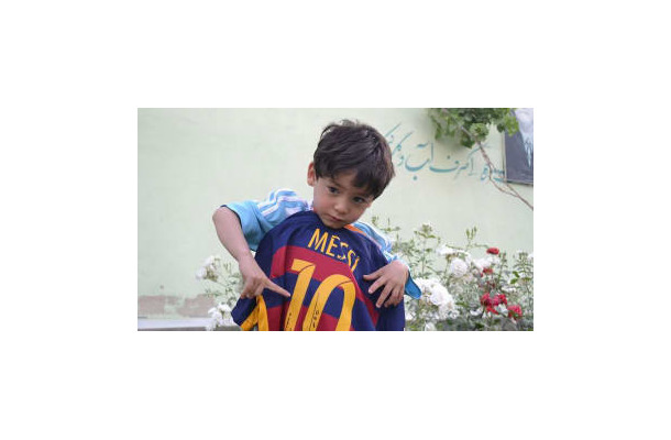 メッシにユニを貰った少年、悲劇的状況に…その理由があまりに切ない