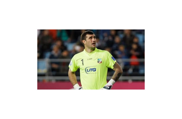 日本代表を苦しめたウズベキスタンGK、35歳にして初の海外移籍！
