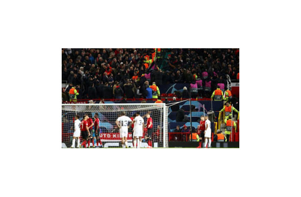 ユナイテッド対PSG、観客席が800個破損…両チームに処罰へ